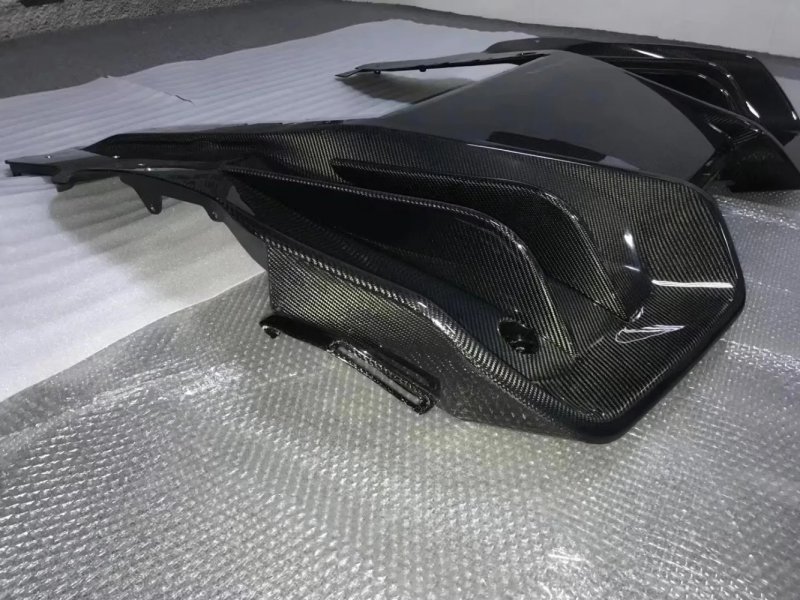 High Quality Fast Delivery Whole Sale Price Dry Carbon Fiber Diffuser Body Kits for  650S